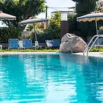 Stamos Hotel